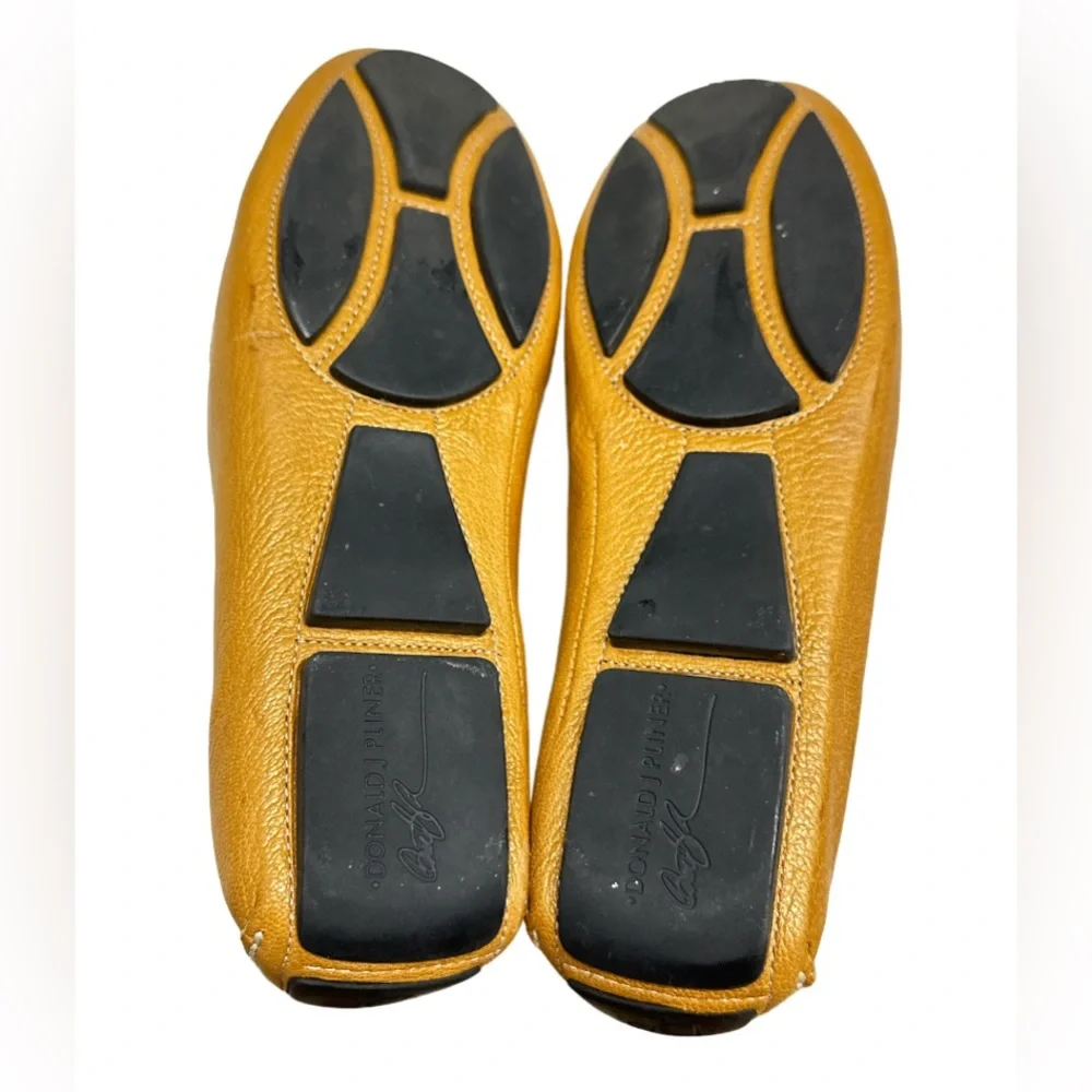 Donald J Pliner Viky Women’s ~Size 8M~ Mustard Color Loafers Flat Slip On Shoes